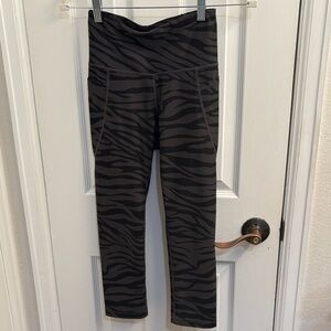 Old Navy Black and Gray Zebra Print Leggings
